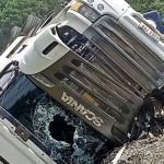 CAMIÓN QUE TRANSPORTABA 33 TONELADAS DE CARNE VOLCÓ EN CAACUPÉ